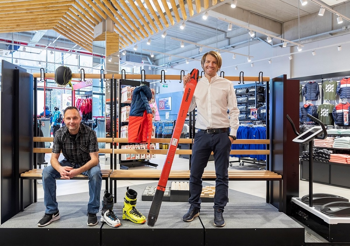 (v.l.n.r.) Marktleitung Stefan Schrempf und Verkaufsleiter Region OÖ Daniel Dürnberger 